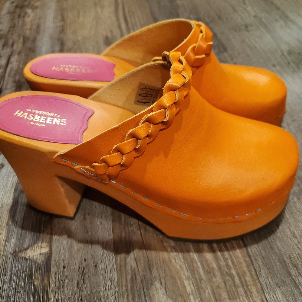 New Swedish Hasbeens leather Orange Clogs